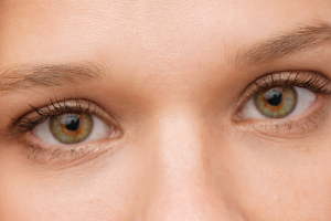 зелено-карие глаза